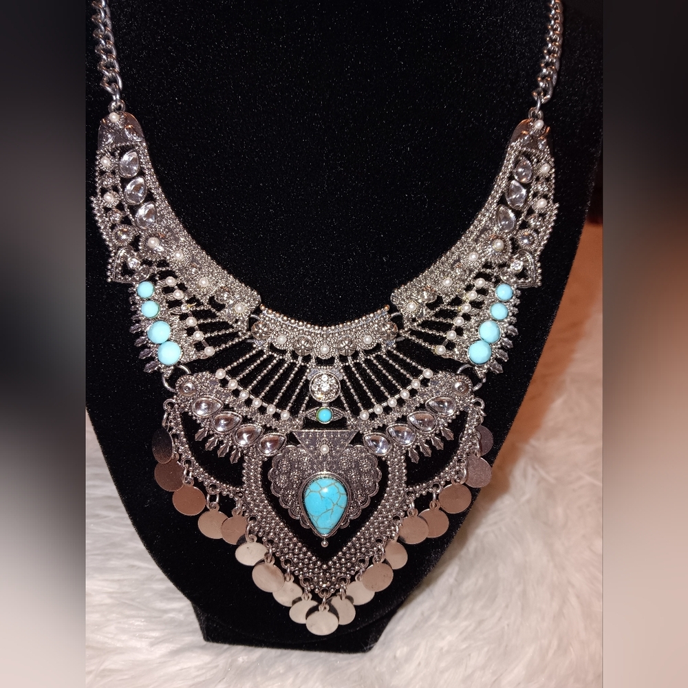 Chic Silver and Turquoise boho Necklace